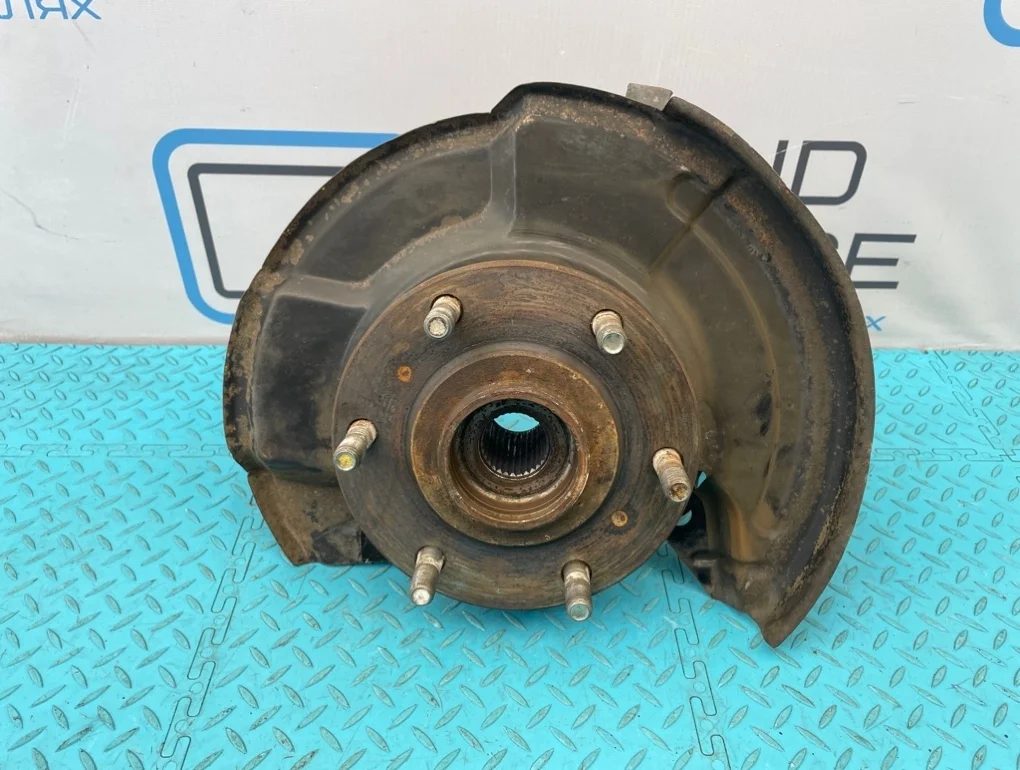 Кулак Mitsubishi Pajero 2010 3870A019 V93W 6G72 3.0, передний левый