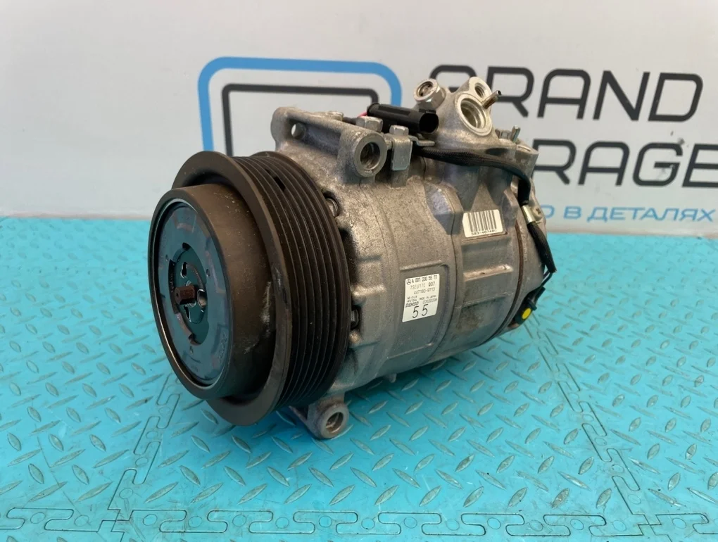 Компрессор кондиционера Mercedes-Benz C-Class 2005 A0012304511 W203 271.948 1.8