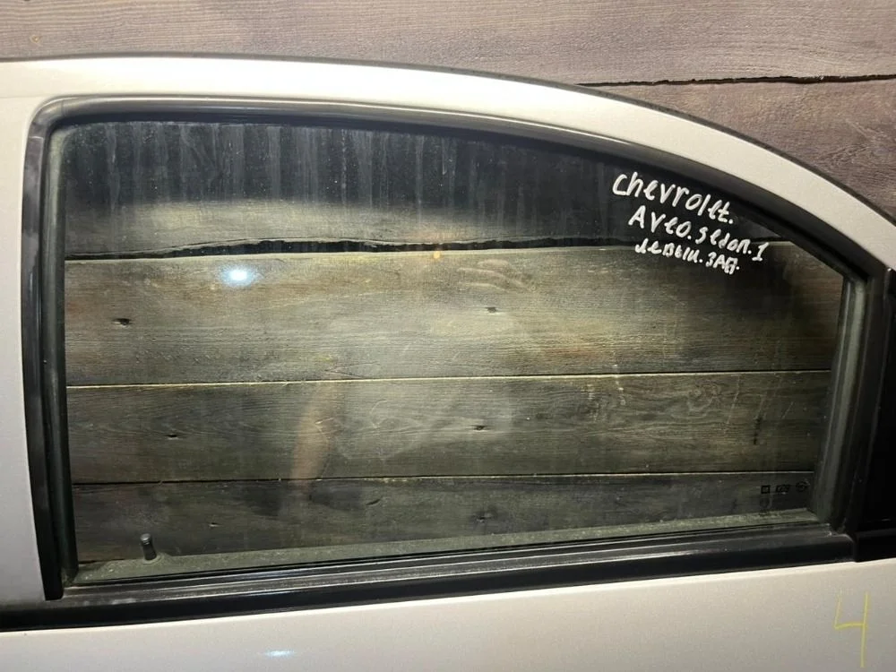 Стекло двери заднее левое Chevrolet Aveo.