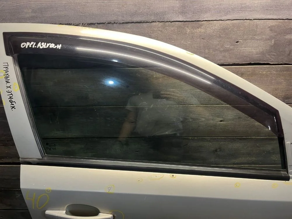 Стекло переднее правое Opel Astra H
