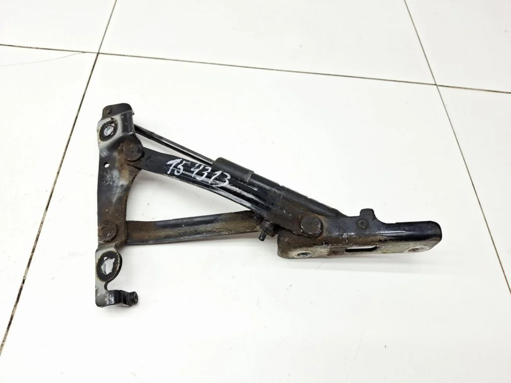 Петля крышки багажника Mazda 6 2009 (GH)