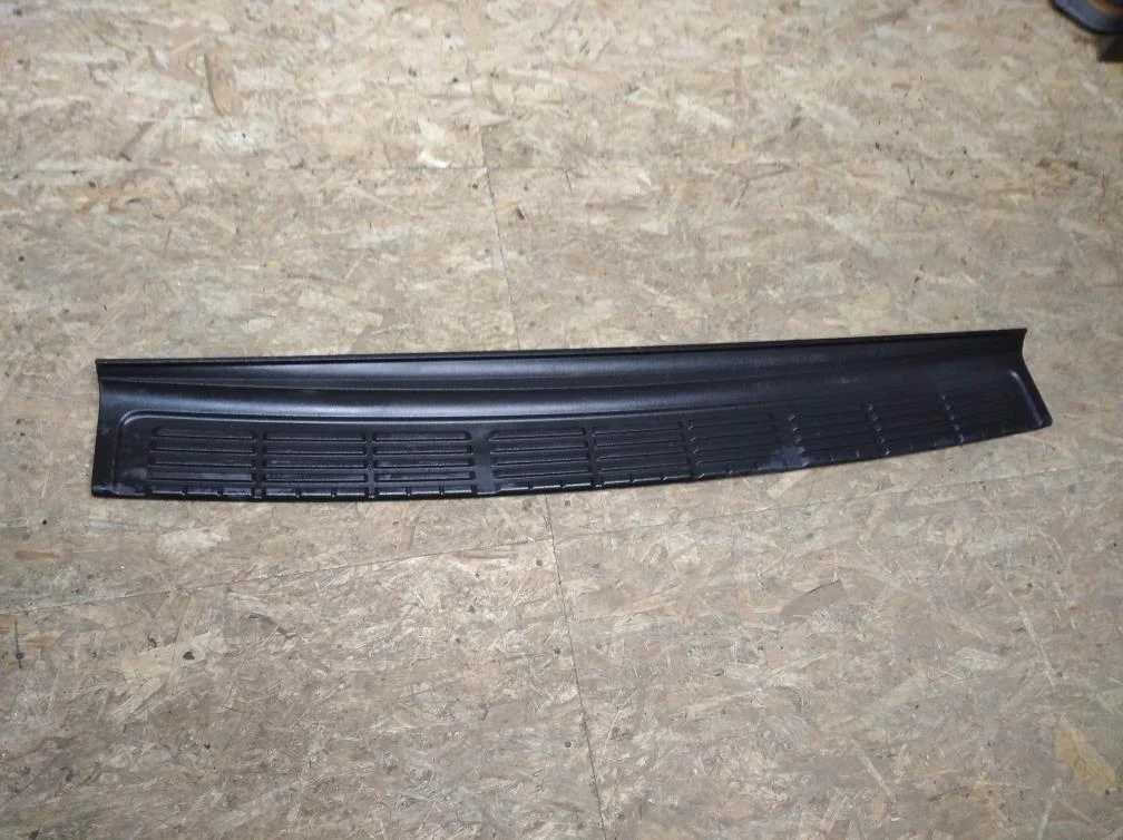 Б.у. накладка заднего бампера TOYOTA LAND CRUISER J200 TOYOTA LAND CRUISER J200