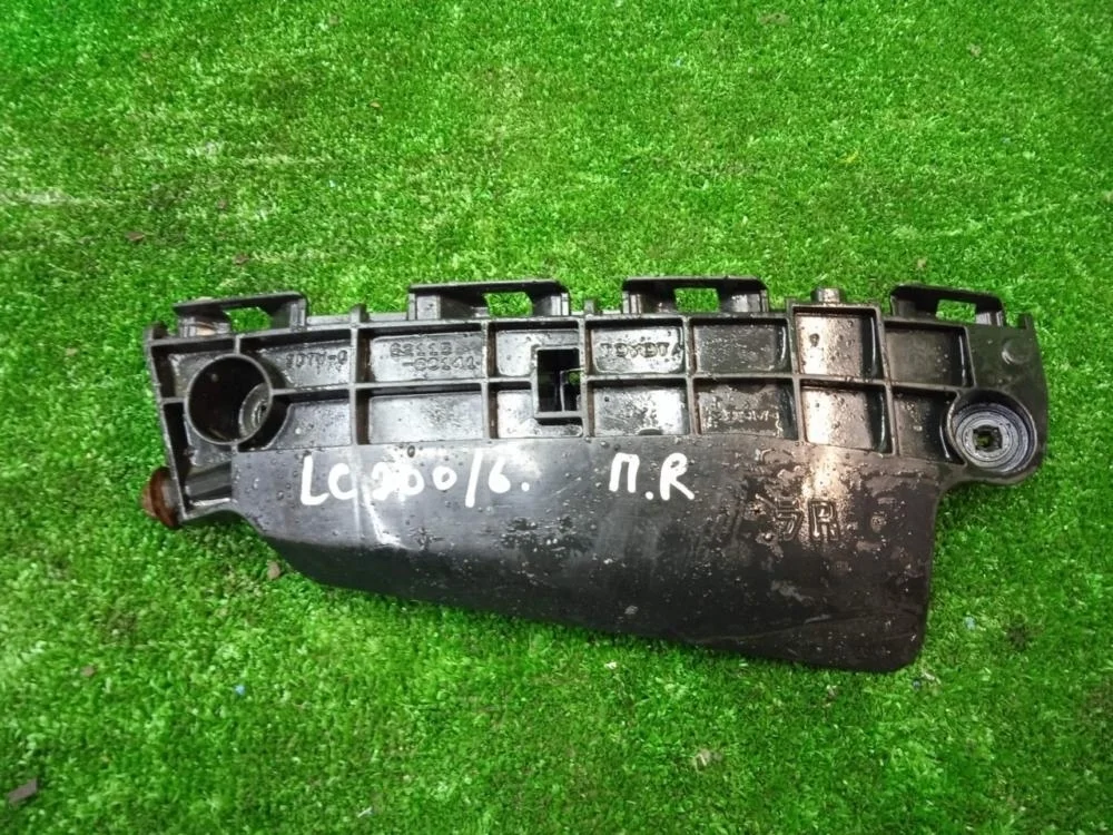 Кронштейн бампера Toyota Land Cruiser 2011 5211560141 200 1VDFTV, передний правый