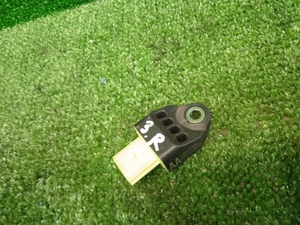 Датчик удара Toyota Land Cruiser Prado 2012 8983175020 150 1GRFE