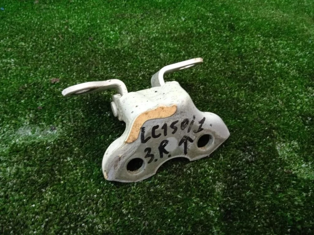 Петля двери Toyota Land Cruiser Prado 2012 6875020121 150 1GRFE, задняя правая