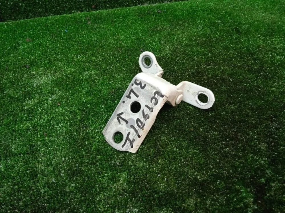 Петля двери Toyota Land Cruiser Prado 2012 6878052031 150 1GRFE, задняя левая