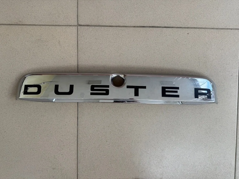 Накладка крышки багажника Renault Duster 848100075R F4R