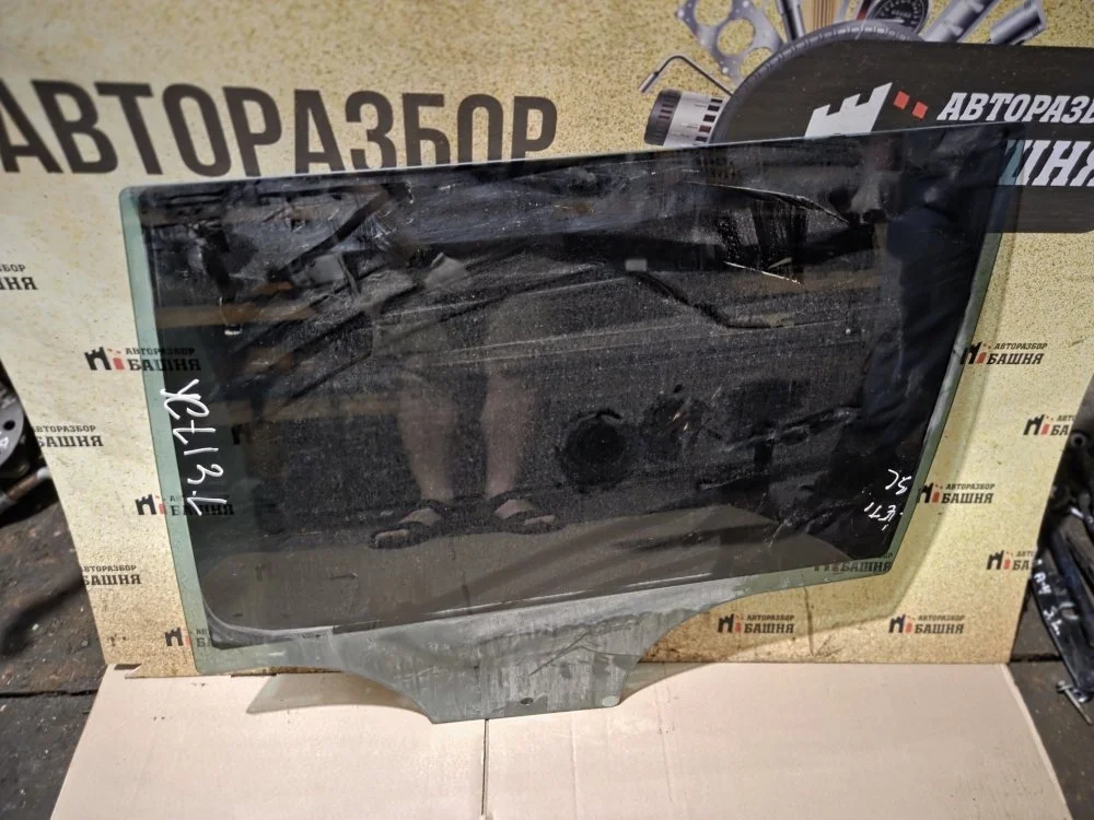 Стекло двери Skoda Yeti 5L0845205B, заднее левое