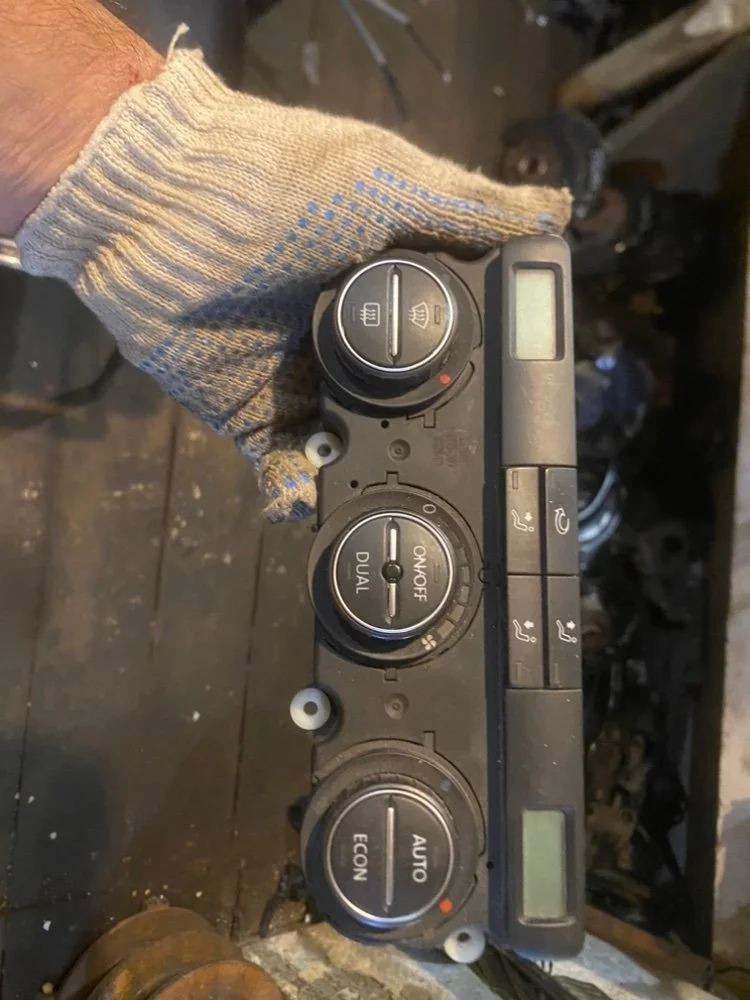 Блок управления отопителя Volkswagen Passat 3C0907044DG B6