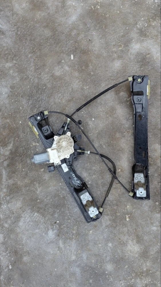 Стеклоподьемник Ford Focus 1870697 3, передний правый