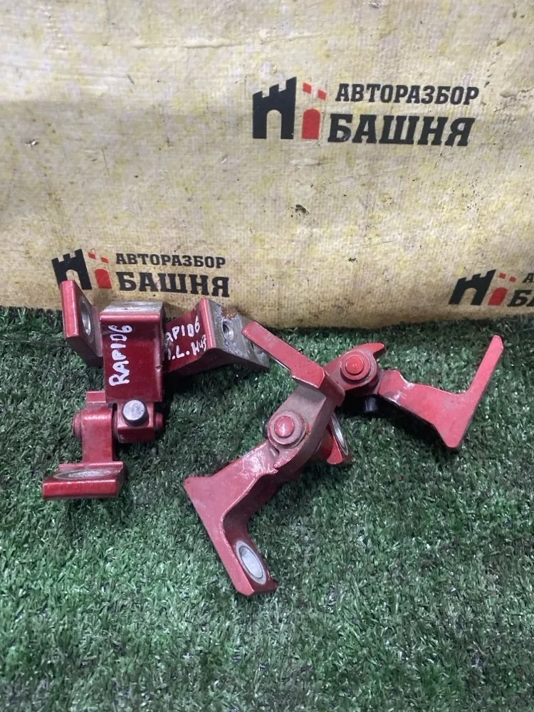 Петля двери Skoda Rapid 2014 8K0831401D CAXA, передняя левая