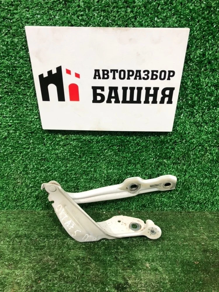 Петля капота Skoda Octavia 2013 5E0823302 A7 CJZA, правая