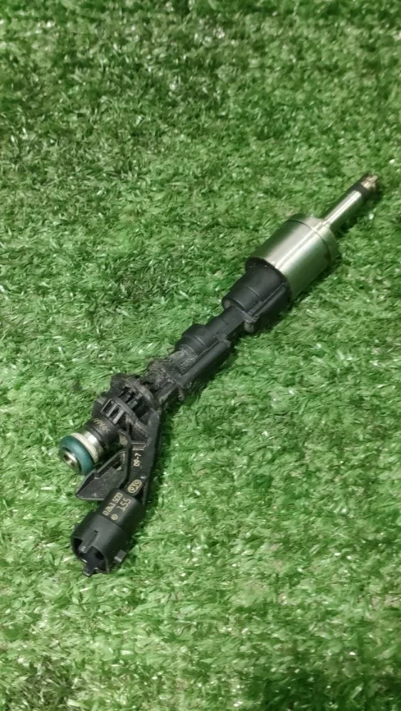 Форсунка топливная Ford Kuga 2015 2138264 JQMB