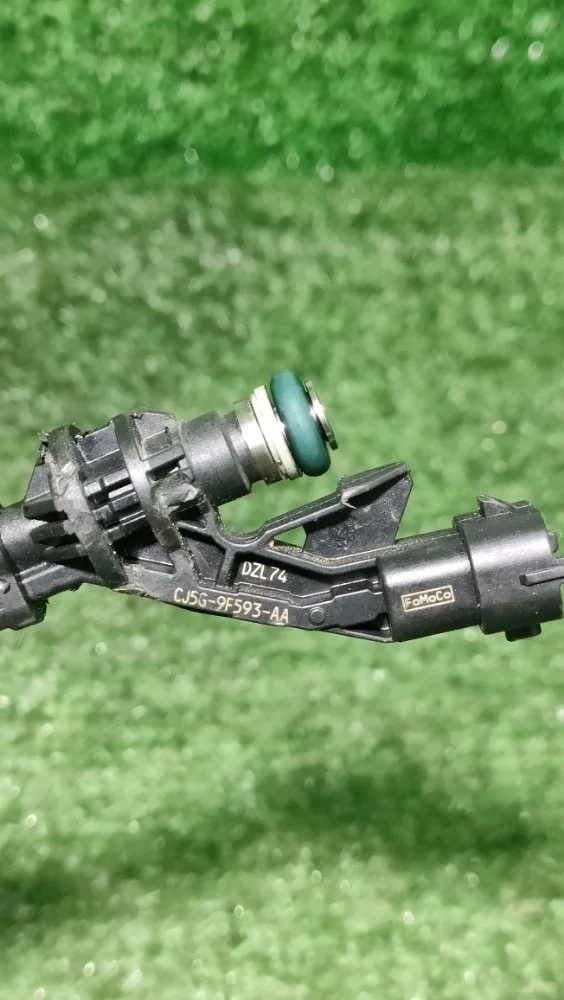 Форсунка топливная Ford Kuga 2015 2138264 JQMB