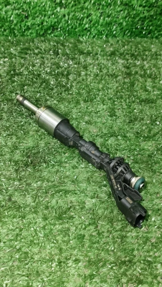 Форсунка топливная Ford Kuga 2015 2138264 JQMB