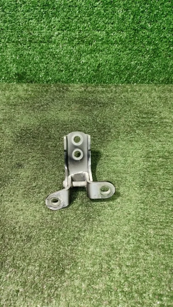 Петля двери Toyota Corolla 2013 687100D091 180 1NRFE, передняя правая