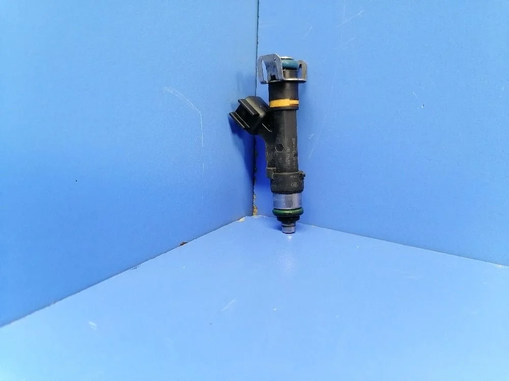 Форсунка топливная Mazda 6 GH (2007—2009) L3G513250