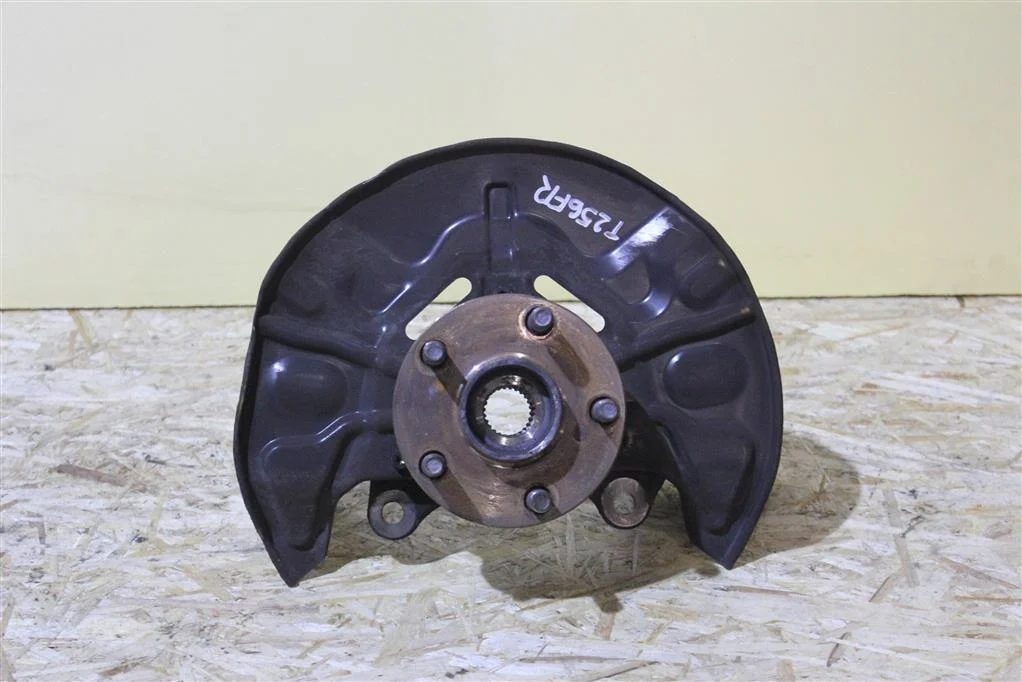 Б.у. кулак поворотный TOYOTA AVENSIS AZT250 TOYOTA AVENSIS AZT250