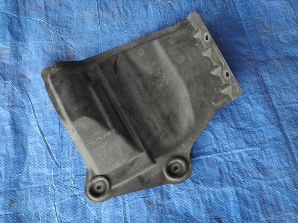 Б.у. пыльник двигателя NISSAN TEANA J32 NISSAN TEANA J32