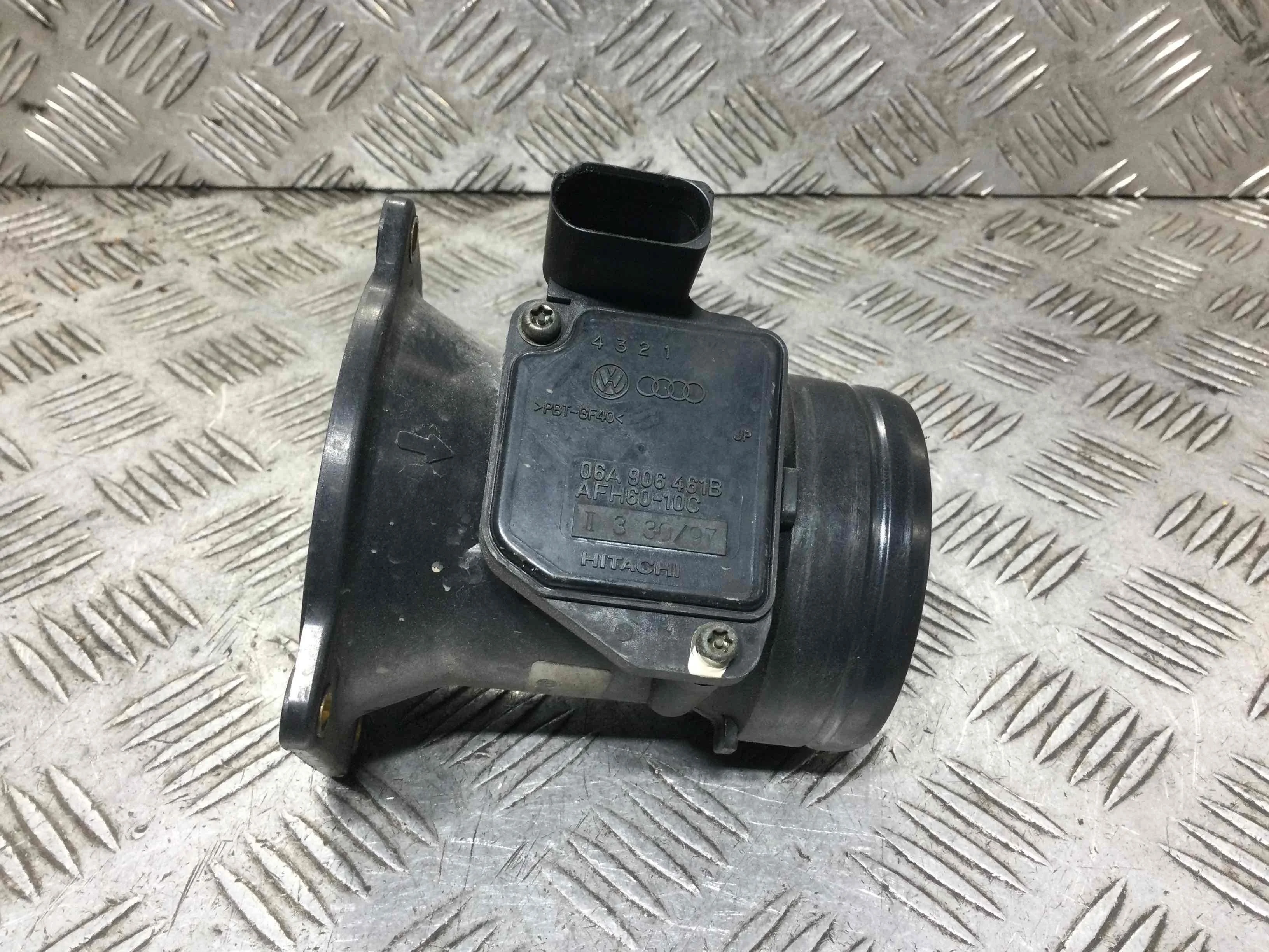 Расходомер воздуха Audi A3 8L (1996-2000) бензин 1.6 i Механика 3-дв, х/б