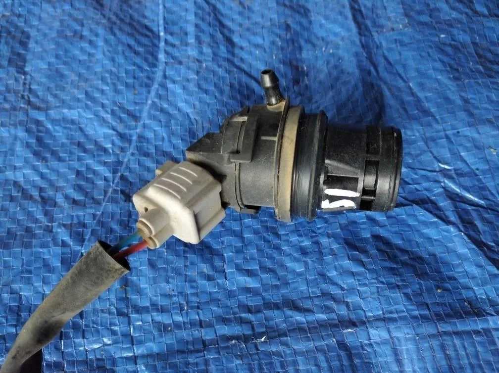 Б.у. насос омывателя TOYOTA ESTIMA GSR50 TOYOTA ESTIMA GSR50