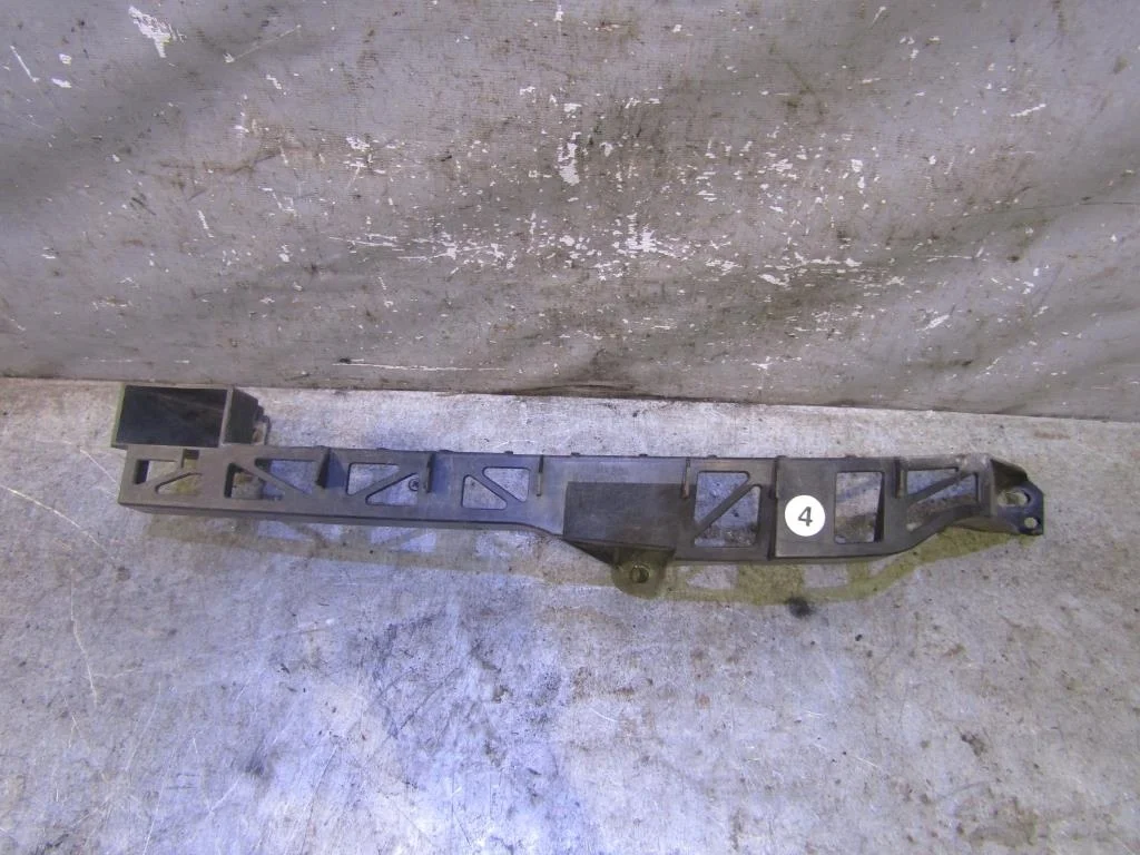 Кронштейн фар левый Mazda Mazda 3 (BK) 2002-2009  [BN8V50161B]  в Вологде