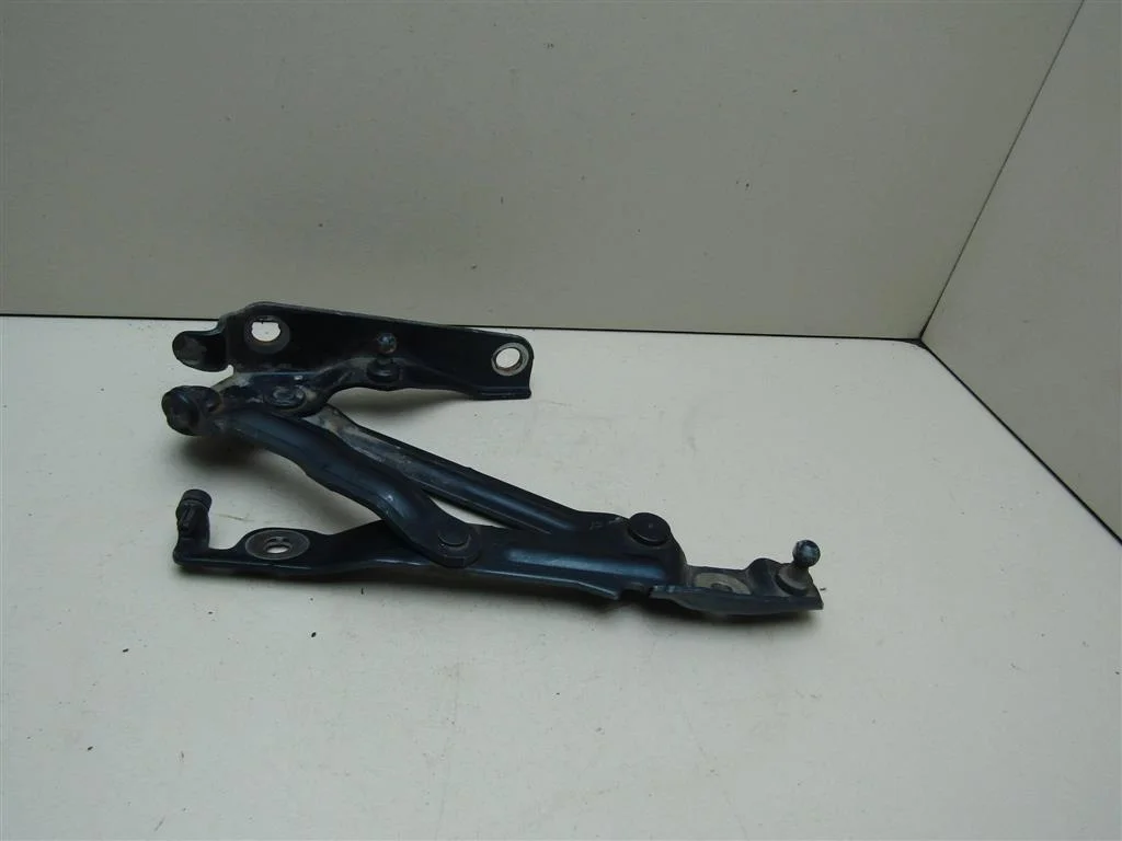 Петля крышки багажника Mazda Mazda 3 (BK) 2002-2009  [BN8V52710C]  1.6 16V Z6 в Вологде
