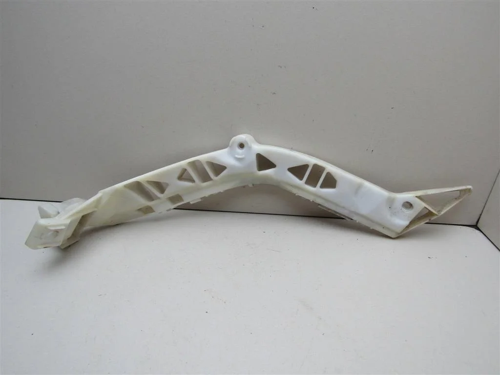 Направляющая заднего бампера правая Mazda Mazda 3 (BK) 2002-2009  [BN8V502H1B]  1.6 16V Z6 в Вологде