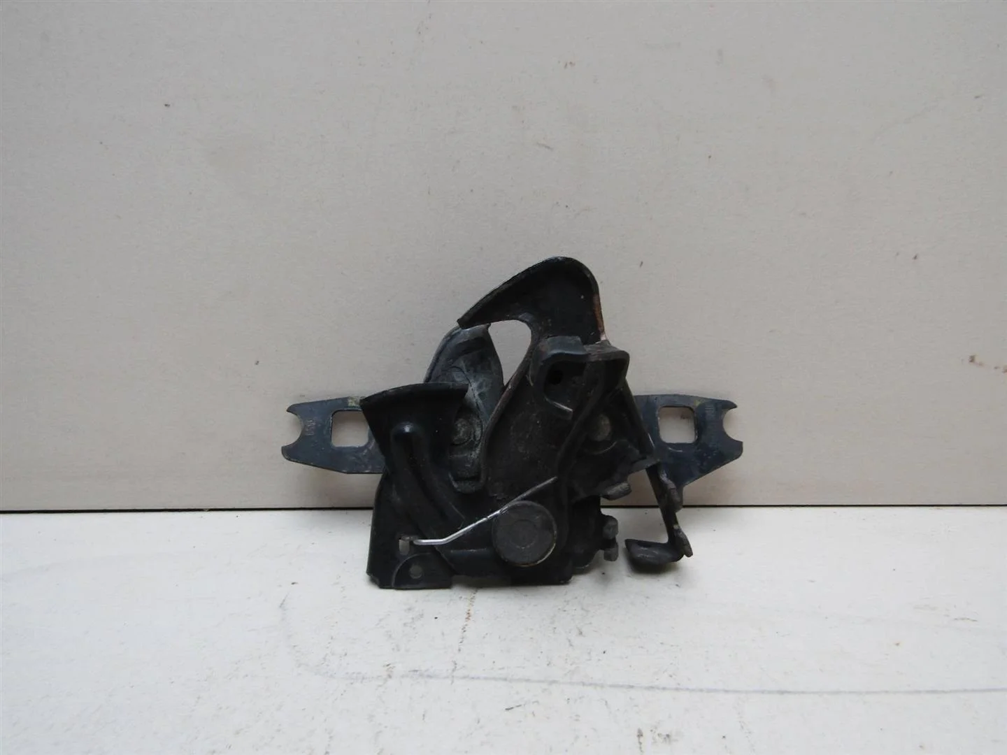 Замок капота Skoda Octavia 1997-2000  [1U0823509H]  1.9 AHF в Вологде