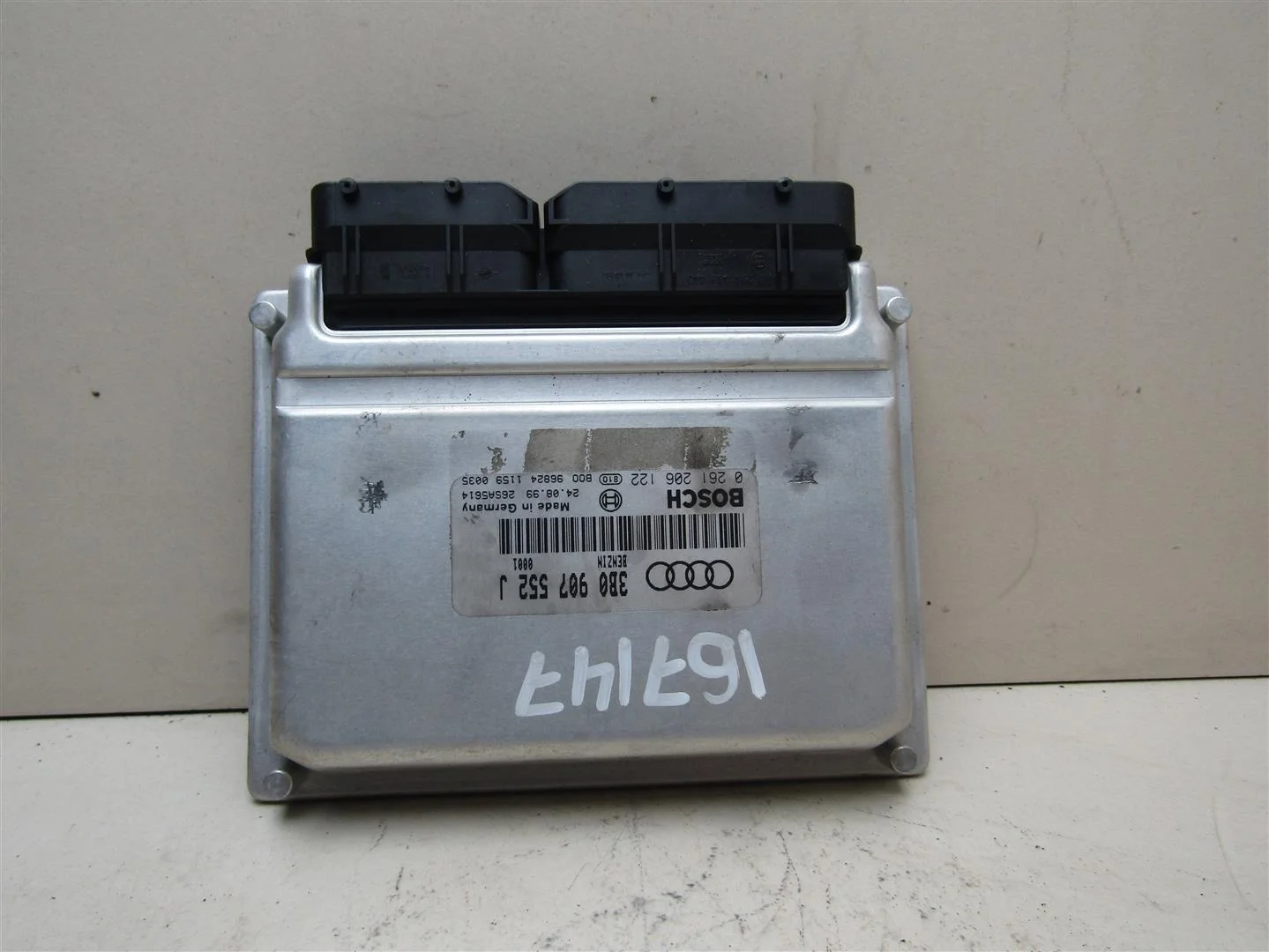 Блок управления двигателем Audi A6 (C5) 1997-2004  [3B0907552J]  ARJ,APZ,APS 2.4 V6 в Вологде