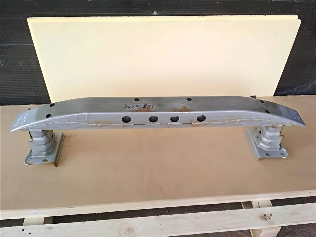 Б.у. усилитель бампера переднего TOYOTA AVENSIS AZT255(4WD) TOYOTA AVENSIS AZT255(4WD)