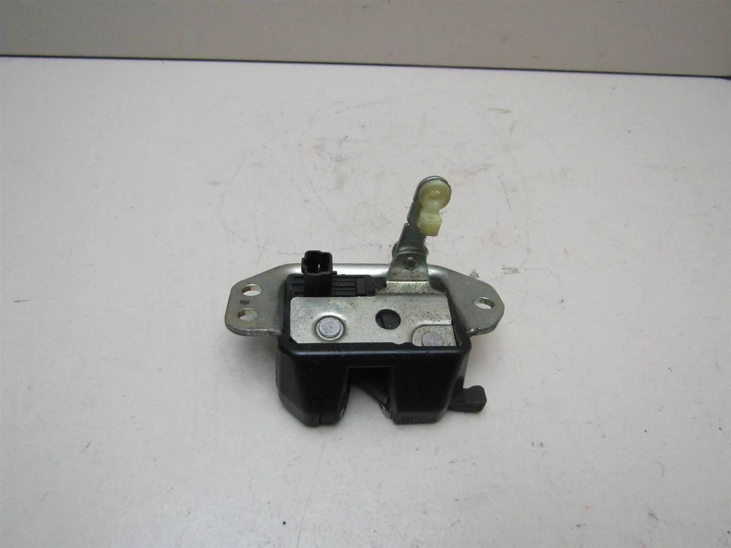 Замок багажника Chevrolet Spark 2010-2015  [95297739]  в Вологде