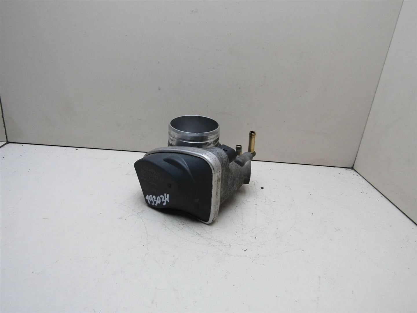 Заслонка дроссельная Skoda Octavia (A5 1Z-) 2004-2013  [06A133062AT]  1.6 8V BSE в Вологде