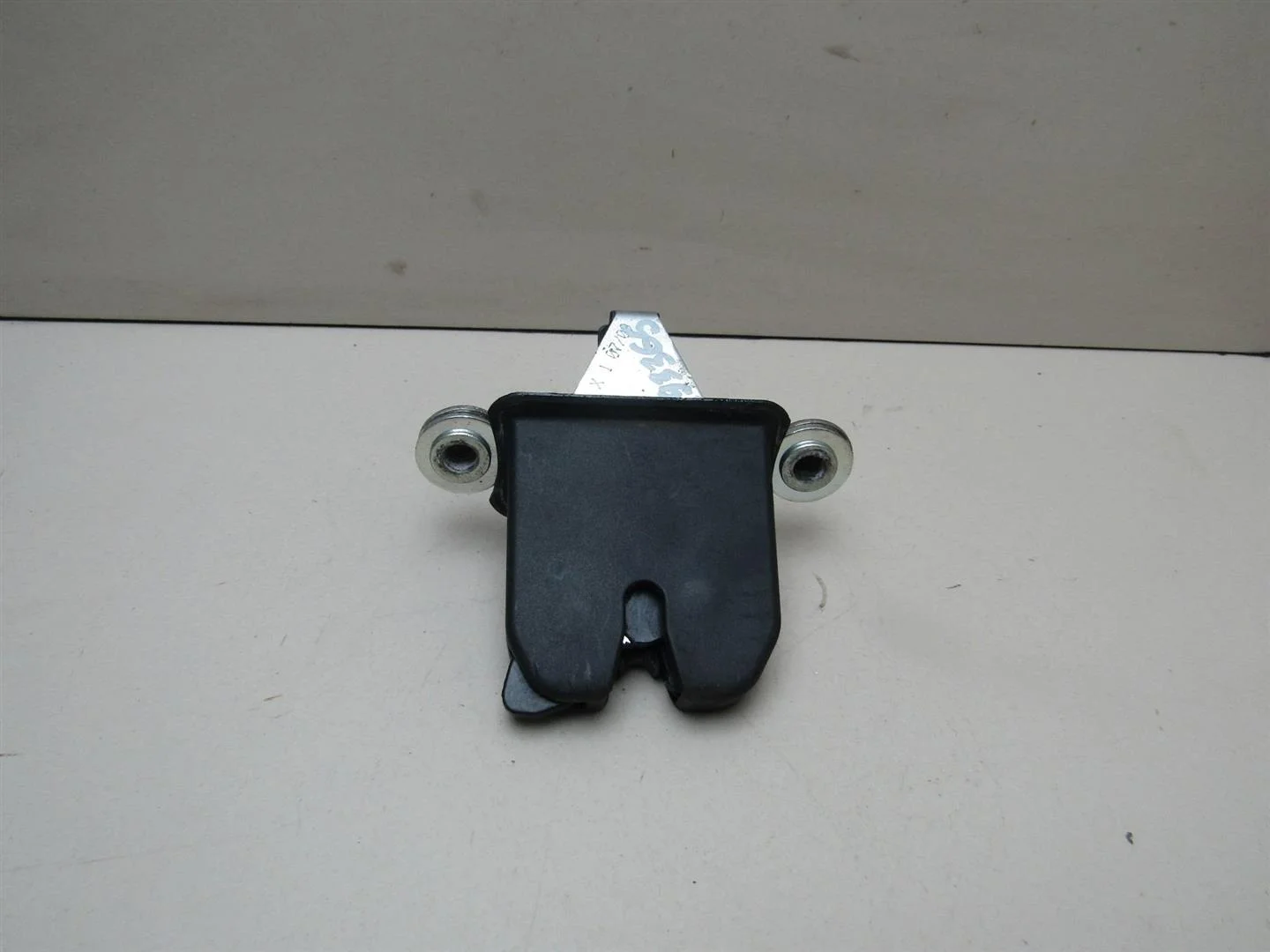Замок багажника Skoda Octavia (A5 1Z-) 2004-2013  [1Z5827501D]  в Вологде