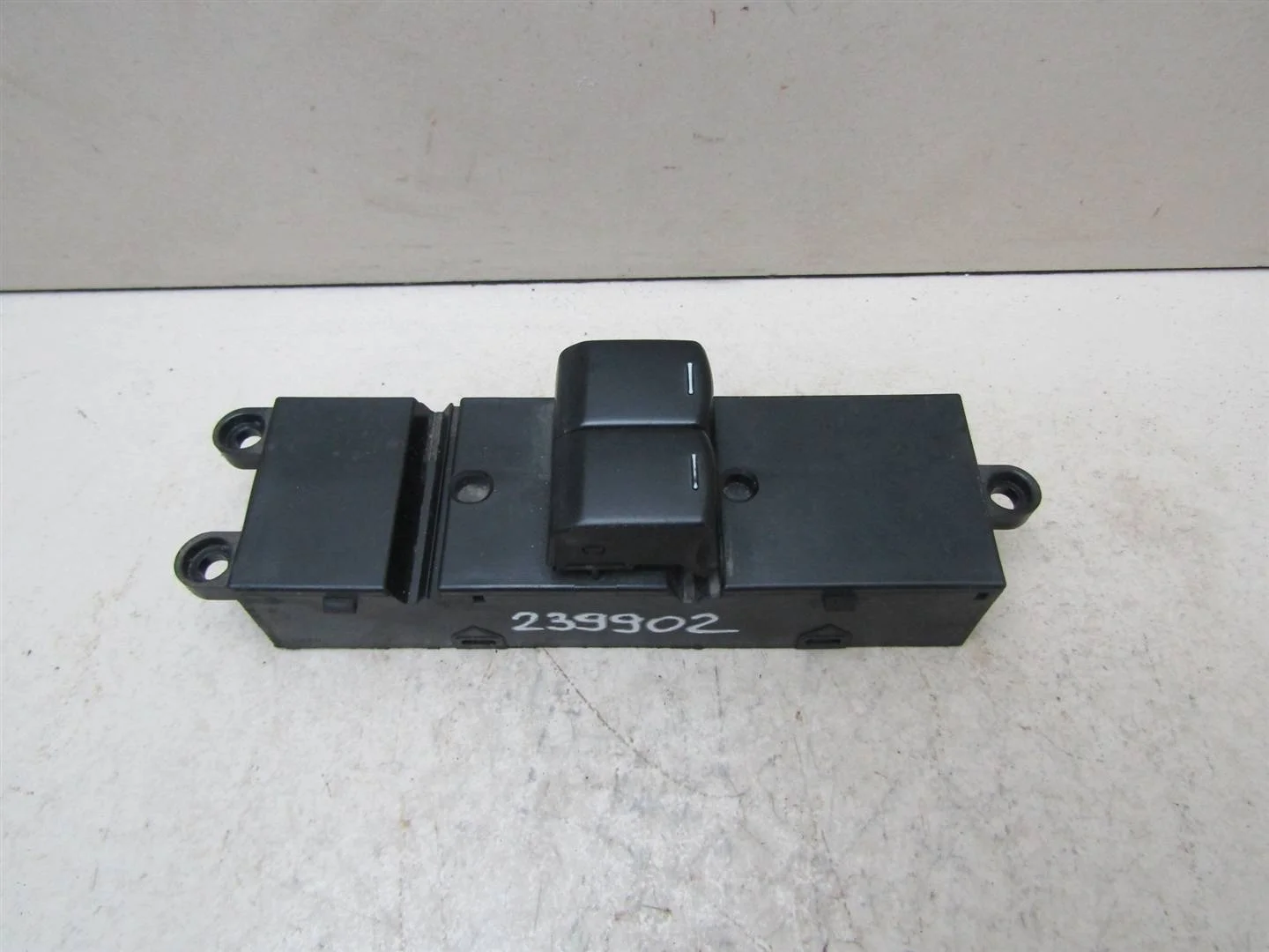 Блок управления стеклоподъемниками Nissan Almera Classic (B10) 2006-2013  [2540095F0B]  1.6 16v QG16DE в Вологде