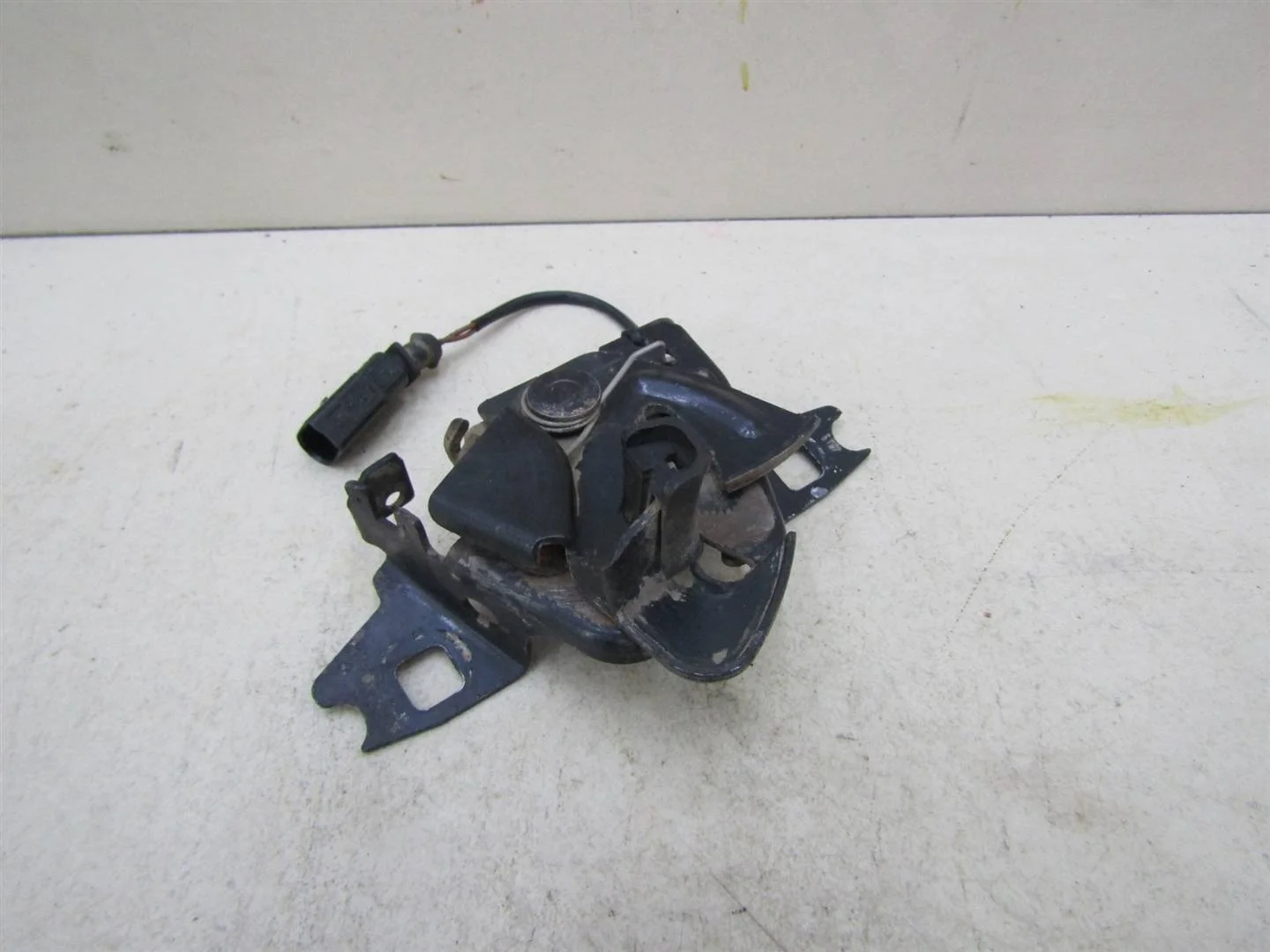 Замок капота Skoda Octavia (A4 1U-) 2000-2011  [1U0823509H]  1,4 BCA в Вологде