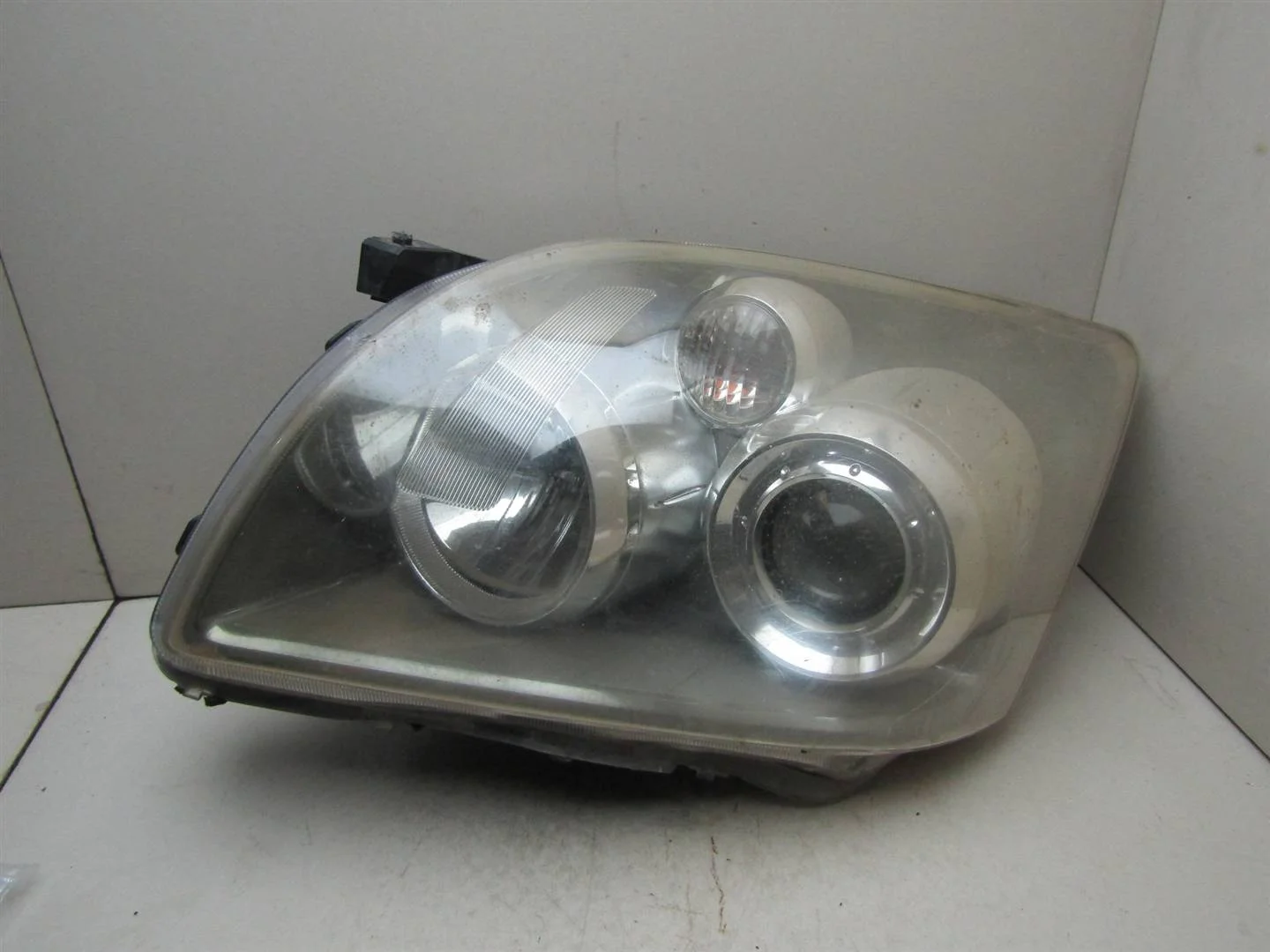 Фара левая Toyota Avensis II 2003-2008  [8117005240]  1.8 16V 1ZZFE в Вологде