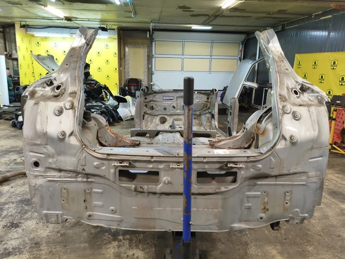 Часть кузова Nissan Juke 2011 G81121KAMA F15 MR16DDT, задний