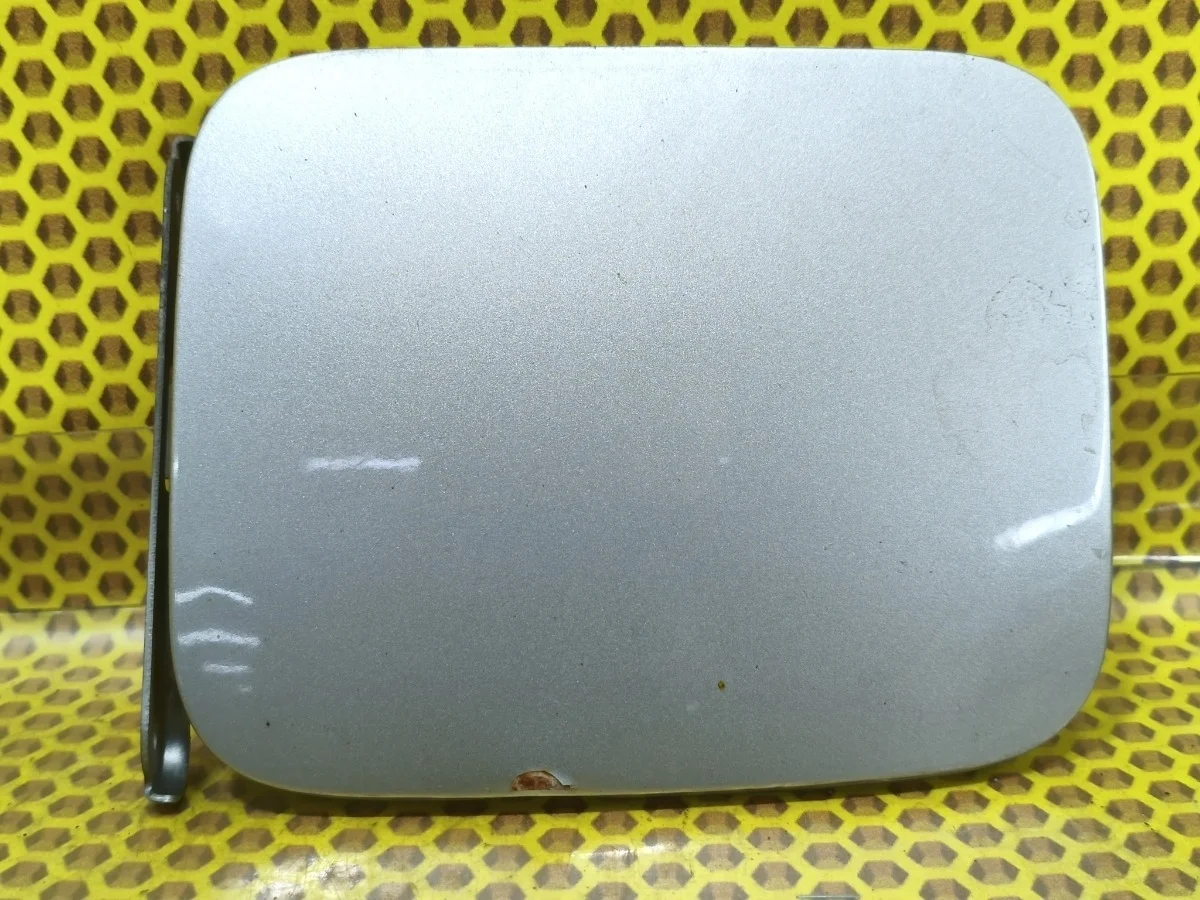Лючок топливного бака Nissan Juke 2011 G88301KAMA F15 MR16DDT