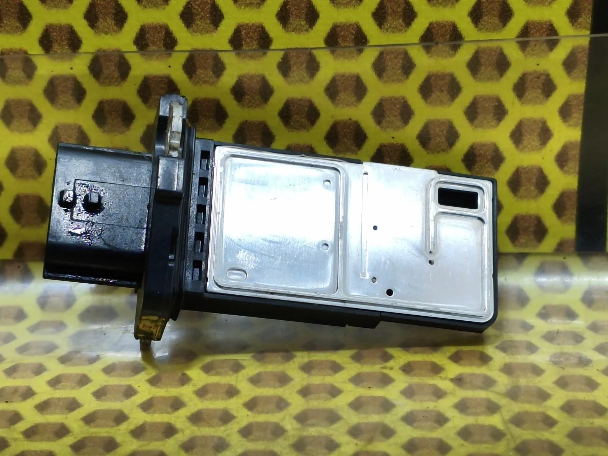 ДМРВ Nissan Juke 2011 226801MB0A F15 MR16DDT