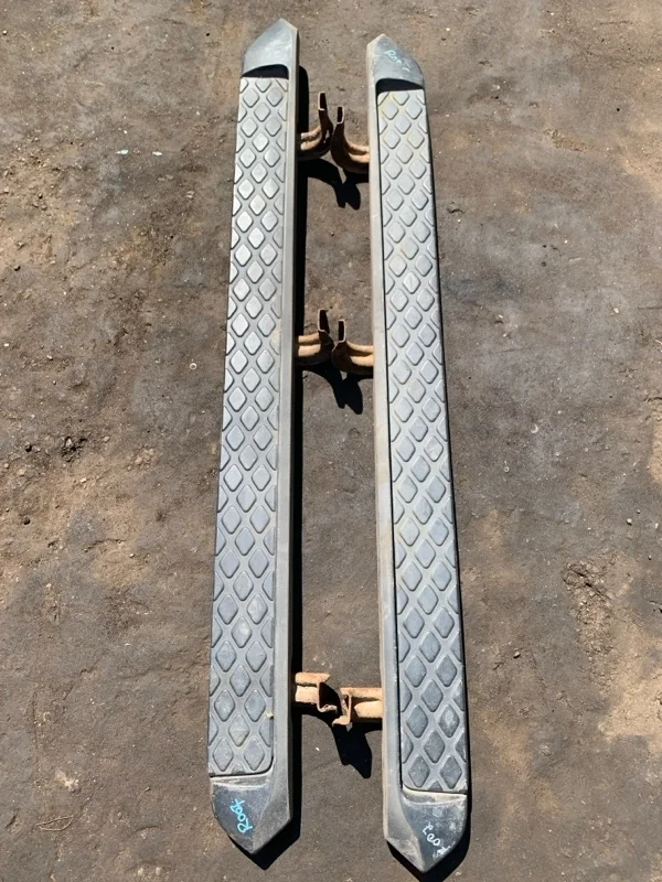 Подножка Nissan Pathfinder (R51M) 2004-2013 2010 96100EB50A 2.5 D YD25DDTI