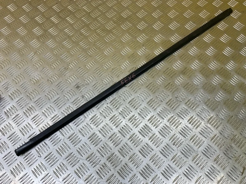 Молдинг стекла двери задней левой наружный Mitsubishi L200 (2006-2015) 2006 MN117615 ПИКАП 2.5 D 4D56