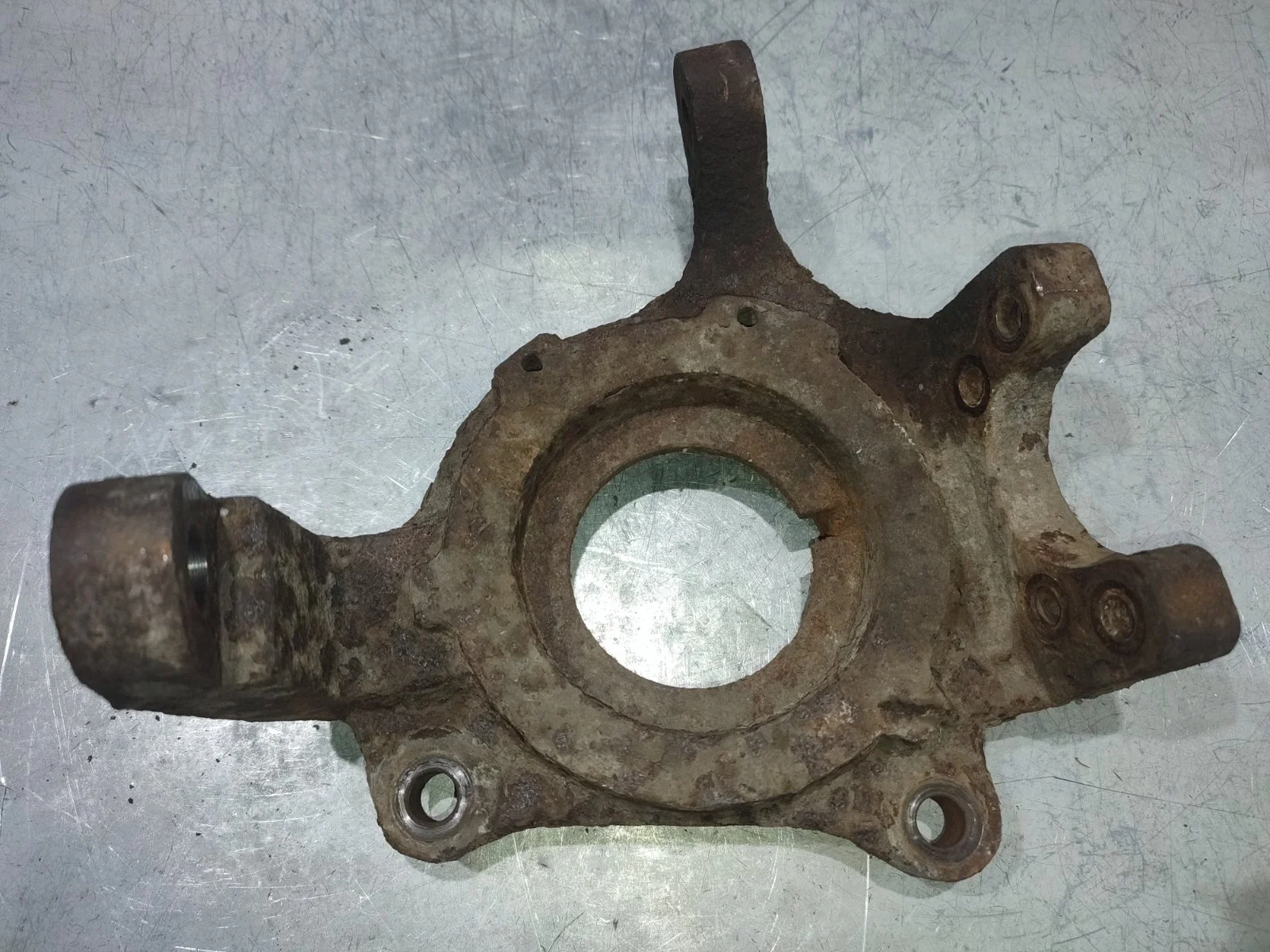 Цапфа (кулак поворотный) SsangYong Rexton 2009 Y250