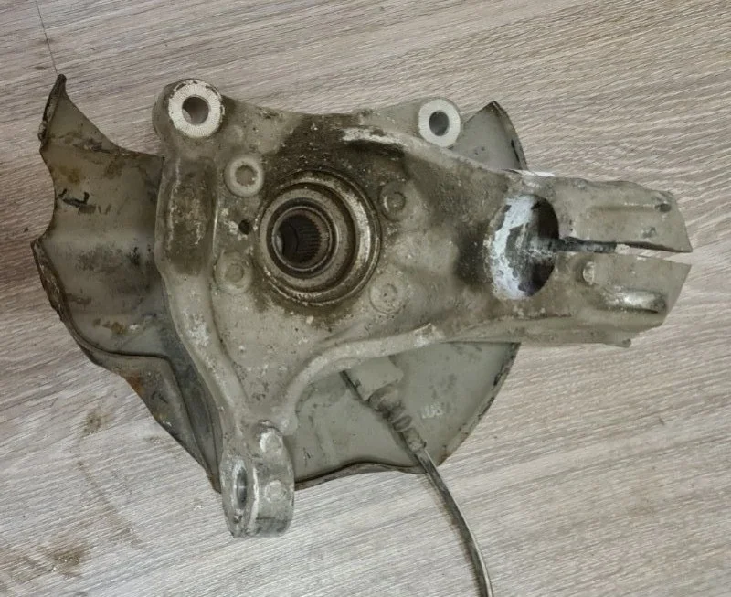 Кулак поворотный со ступицей VW Passat B6 2006-2011 3C