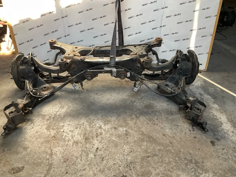 Подрамник Nissan Juke 2012 554001KD0A 1.6, задний