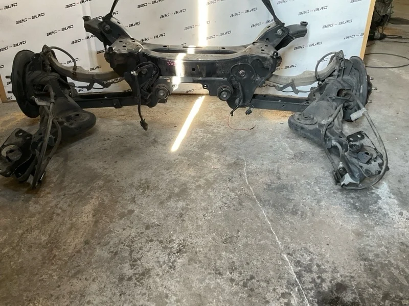 Подрамник Nissan X-Trail 2014 554001YA0B T32, задний