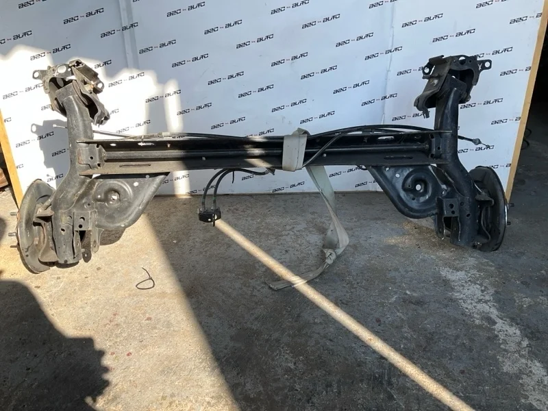 Балка подвески Nissan Juke 2011 555011KA0D 1.6, задняя