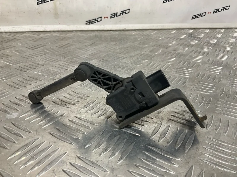 Датчик положения кузова Nissan X-Trail 2016 538124BA0A T32 MR20DD, задний