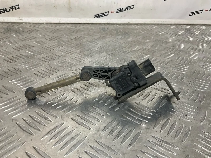 Датчик положения кузова Nissan X-Trail 2016 538124BA0A T32 MR20DD, задний