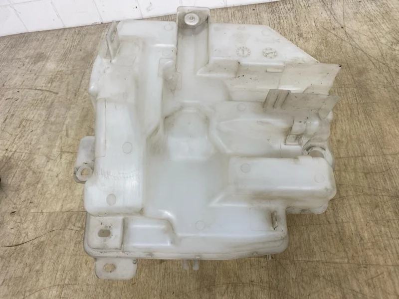 Бачок омывателя Mitsubishi Outlander 3 2012 2013 2014 2015 2016 2017 2018 2019 2020 2021 2022 2023 8260A276 GF